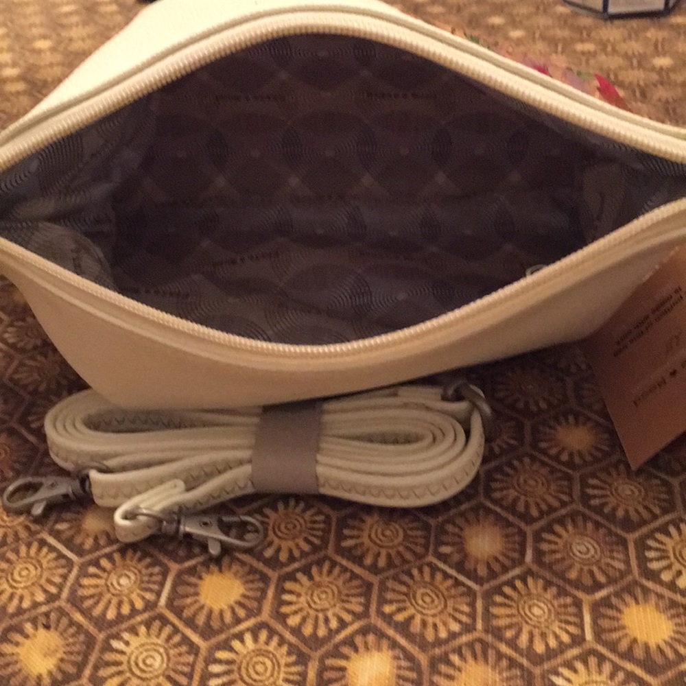 Wristlet - Picture 4 of 4